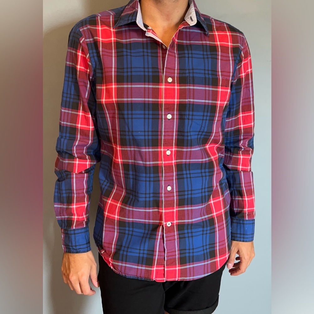 American Eagle Outfitters Red and Blue Casual Plaid Button Down Shirt